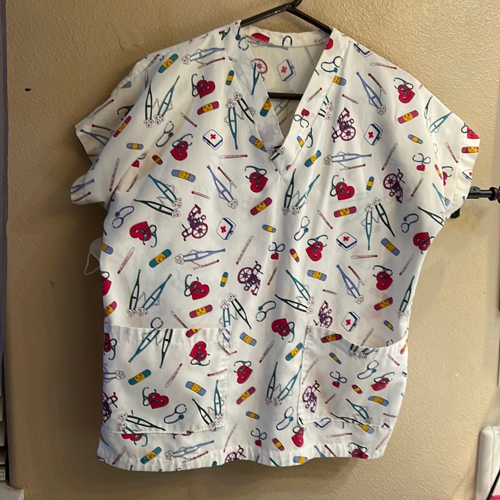 Small V-neck scrub top with two front pockets from life uniform.